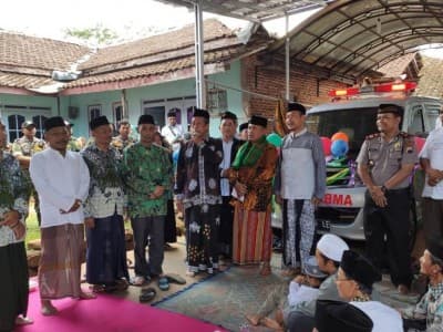 Khitanan Massal Warnai Peluncuran Mobil Layanan Umat di Batang