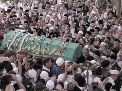 Tahlil atas Wafatnya Gus Sholah Digelar di Tendean dan Masjid PBNU