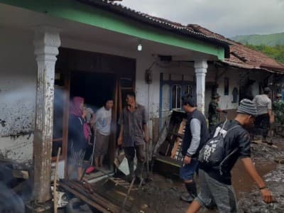 ISNU Situbondo Bantu Warga Terdampak Banjir di Bondowoso