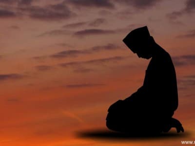 Khutbah Jumat: Adab dan Keutamaan Dzikir