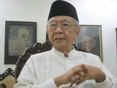 Gus Sholah Memadukan Ruh Islam dan Kebangsaan