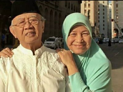 Kisah Cinta Abadi Gus Sholah dengan Nyai Farida