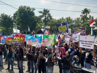 Nilai RUU Omnibus Law Rugikan Buruh, Sarbumusi Jember Gelar Unjuk Rasa