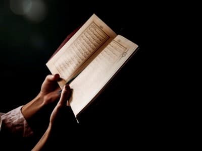 Keutamaan Membaca Al-Qur’an dalam Hadits Rasulullah