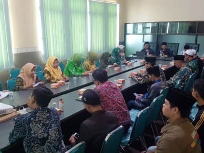 Saatnya Memperkuat Literasi Digital Keluarga dan Pesantren 