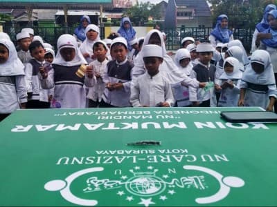 Koin Muktamar NU Sapa Lembaga Pendidikan Khadijah Surabaya