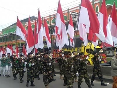 Ribuan Warga NU Mranggen Peringati Harlah dengan Kirab Bendera Merah Putih