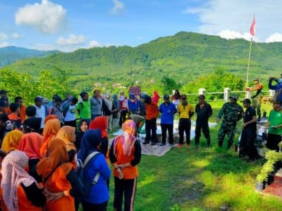 LPBINU Ponorogo Hijaukan Bukit Suharto