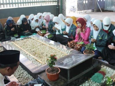 Pelajar NU Pangkah Napak Tilas Tokoh Kabupaten Tegal