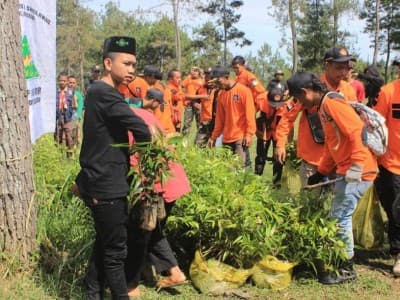 Hijaukan Alam, NU Backpacker Karanganyar Tanam 1.000 Bibit Pohon