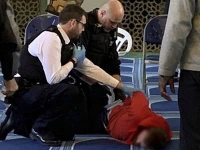Muazin di London Luka Ditikam saat Kumandangkan Azan Shalat Ashar