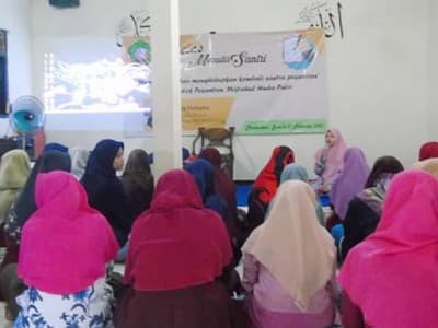 Gelar Sekolah Menulis, Santri Miftahul Huda Banyumas Ingin Seperti Kiainya