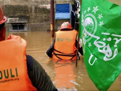 Jakarta Kembali Banjir, Tim NU Peduli Gerak Cepat Evakuasi Korban