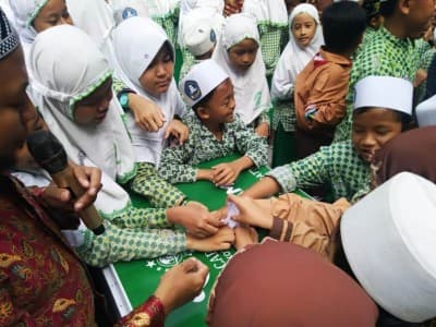Kirab Koin Muktamar Sapa SD hingga SMA Islam Maryam Surabaya