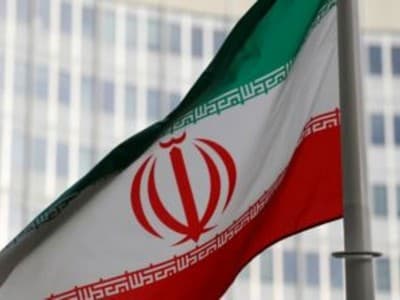 Tekan Penyebaran Virus Corona, Iran Lakukan Pembatalan Shalat Jumat