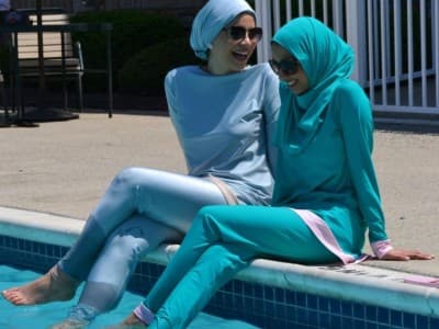 Hukum Berenang Laki-laki dan Perempuan di Pantai atau Kolam Renang Umum