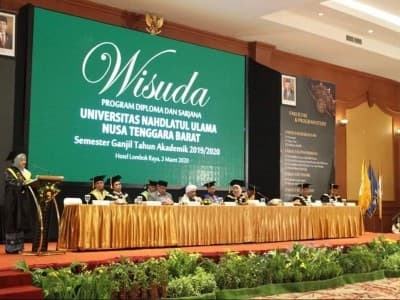 Gelar Wisuda Perdana, Lulusan UNU NTB Diimbau Lanjutkan Studinya