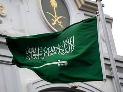 Cegah Virus Corona, Saudi Juga Larang Warganya untuk Umrah
