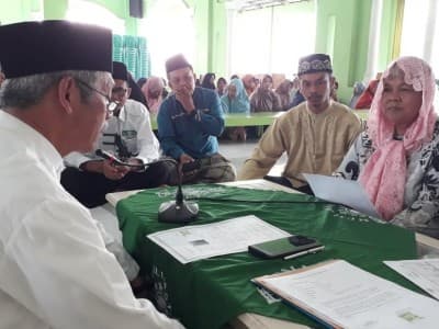 Mustasyar PCNU Pringsewu Bimbing Mbah Raminah Masuk Islam