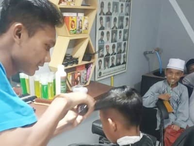 Dukung Potensi Kader, Ansor Pekalongan Kembangkan Jasa Pangkas Rambut