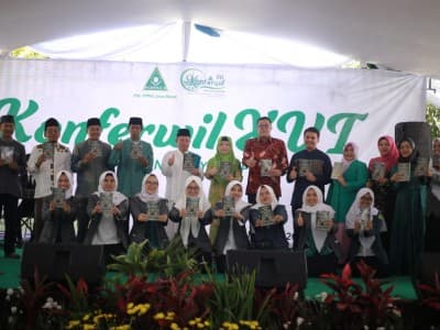 Kampanye Gerakan Peduli Lingkungan IPPNU Jawa Barat Banjir Pujian