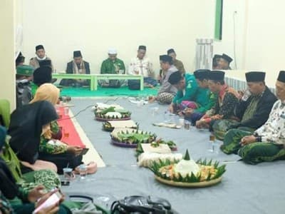 Peringati Harlah NU, MWCNU Dukuhwaru Gelar Tumpengan