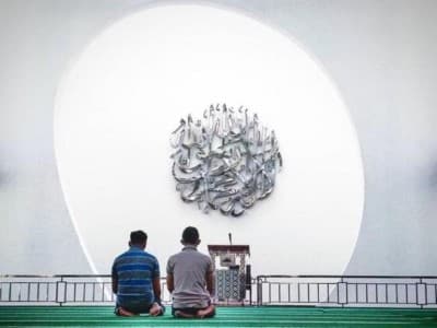 Khutbah Jumat: Bulan Rajab dan Kualitas Shalat Kita