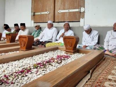 Tentang Nabi Adam yang Senang Saat Menengok ke Kanan