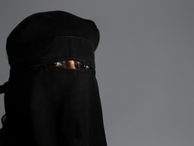 Hukum Memakai Cadar Menurut Mazhab Empat