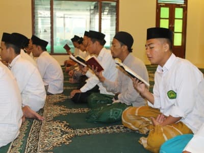 Bolehkah Mencampuradukkan Qira’at saat Baca Al-Qur’an?