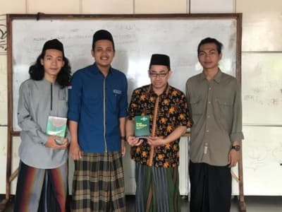 Jawaban Ulama NU tentang Hormat Bendera