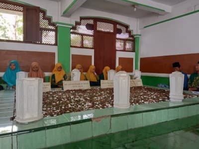 Peringati Harlah, IPNU-IPPNU Lasem Ziarahi Makam Tiga Pendiri NU