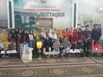 Terapkan Go Green, Pesantren Daarul Muttaqien Surabaya Lombakan Olah Barang Bekas