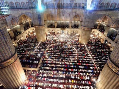 Turki Juga Tangguhkan Shalat Jamaah di Masjid