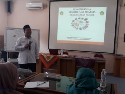 Mengapa Harus Bangga Menjadi Guru Madrasah?