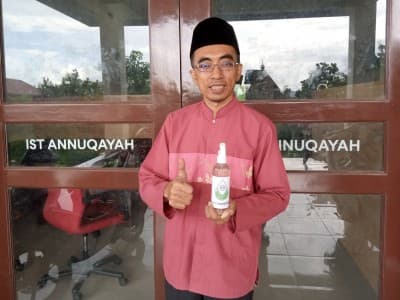 Mahasiswa IST Annuqayah Guluk-Guluk Bikin Hand Sanitizer Pencegah Corona