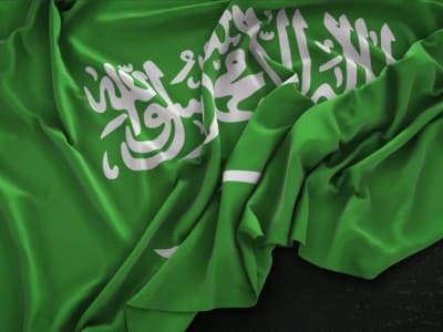 Covid-19, Saudi Hentikan Penerbangan Domestik dan Transportasi Publik