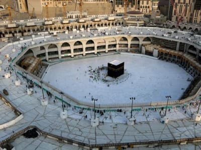 Halaman Masjidil Haram dan Masjid Nabawi Pun Ditutup