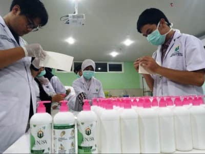 Gel Pembersih Tangan Sulit di Pasaran, Unusa Buat 100 Botol
