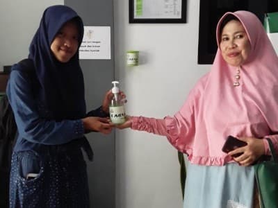 Fasya IAIN Jember Produksi Gel Pembersih Tangan untuk Dibagikan ke Masjid-masjid