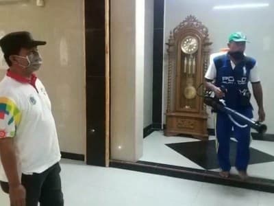 Bersih-bersih Masjid LTMNU Jakut Antisipasi Corona