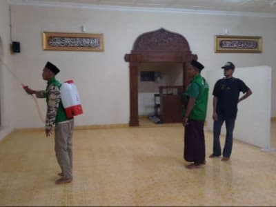 NU Pundong Bantul Semprot Disinfektan Cegah Covid-19