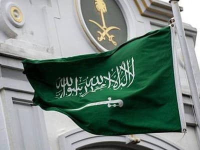 Raja Salman Umumkan Jam Malam di Saudi Gegara Corona