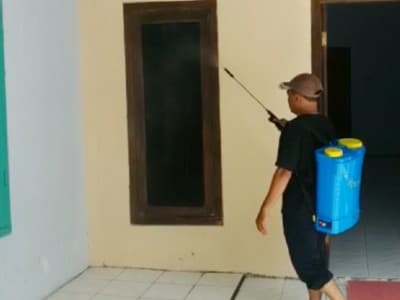 Tanggap Corona, PCNU Rembang Semprot Ratusan Masjid dan Madrasah