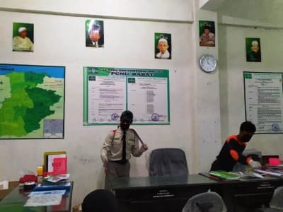 Kantor NU dan Pesantren di Babat Lamongan Disemprot Disinfektan