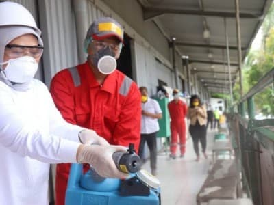 NU Rembang Lakukan Penyemprotan Disinfektan