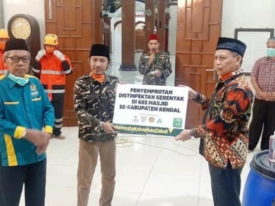Lindungi Jamaah, 685 Masjid Kendal Dapat Semprotan Disinfektan dari Ansor