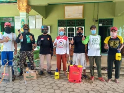Lantunan Wirid 'Li Khamsatun' Iringi Penyemprotan Disinfektan di Pringsewu