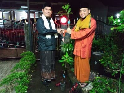 Lakpesdam Kabupaten Sukabumi Bagikan Ratusan bibit Mangga dan Sirsak