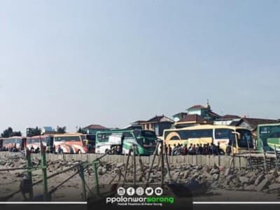 Ribuan Santri Al-Anwar Sarang Diantar Pulang, Dipesan Tetap Jaga Wiridan